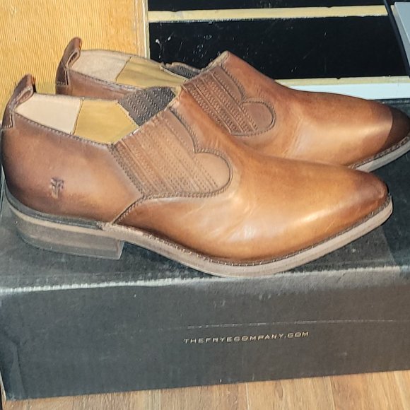 FRYE BROWN leather women's Low Boots New In Box - Picture 2 of 5